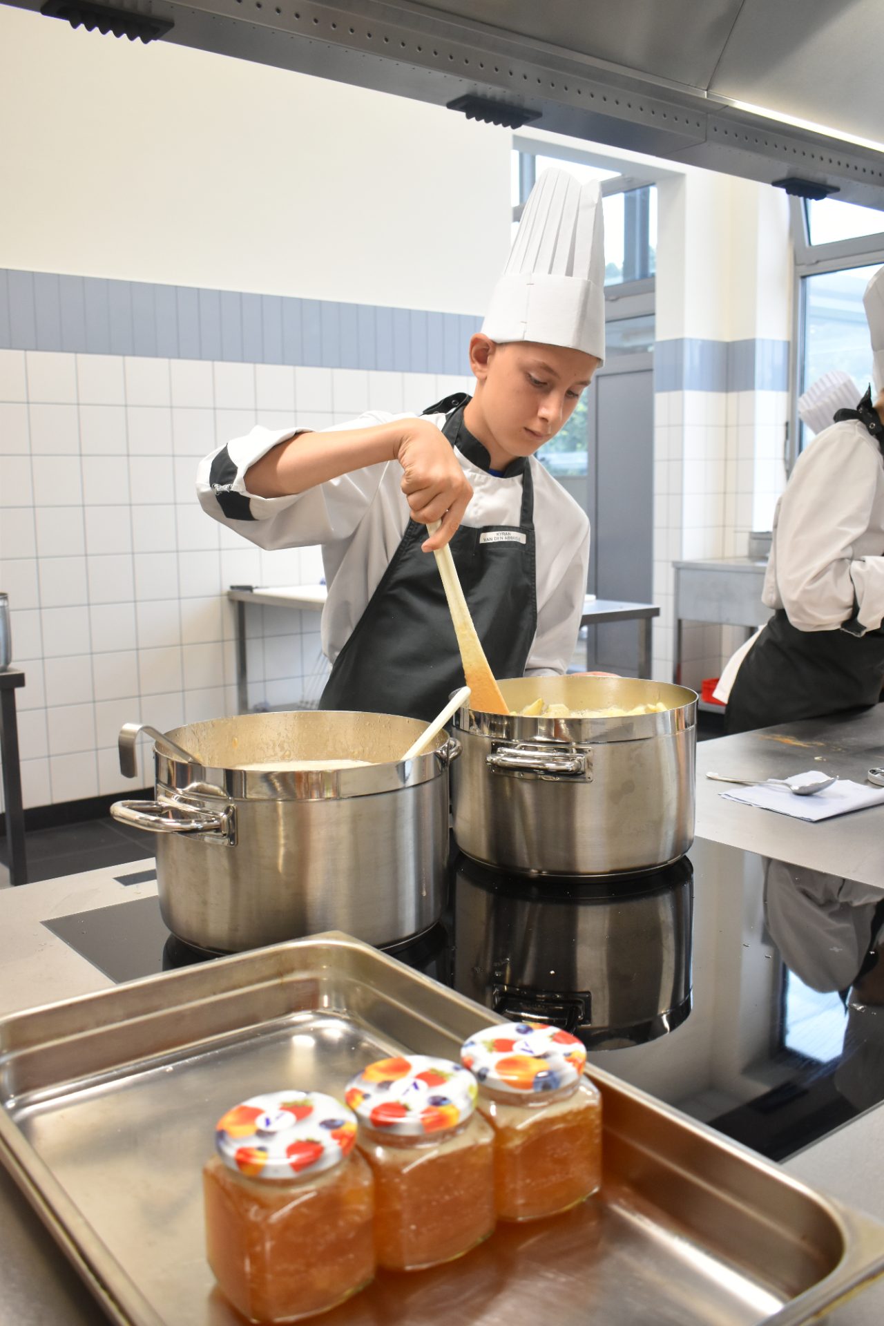 PIVA maakt 1000 potten confituur voor ‘Jam-actie’ kinderarmoedestichting 